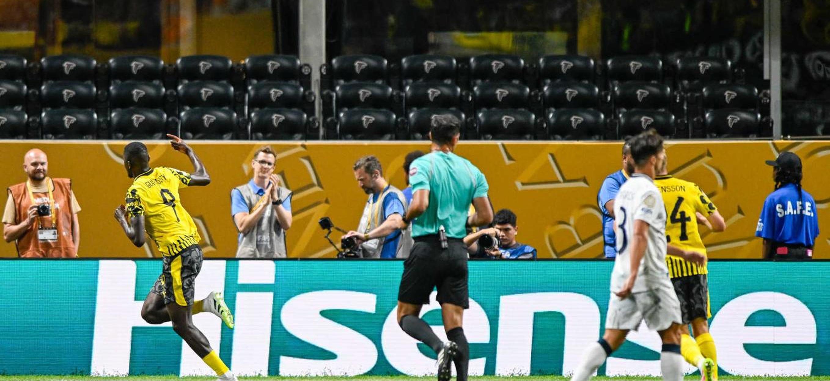 开云下载-雷恩踢出精彩进球,惊险晋级