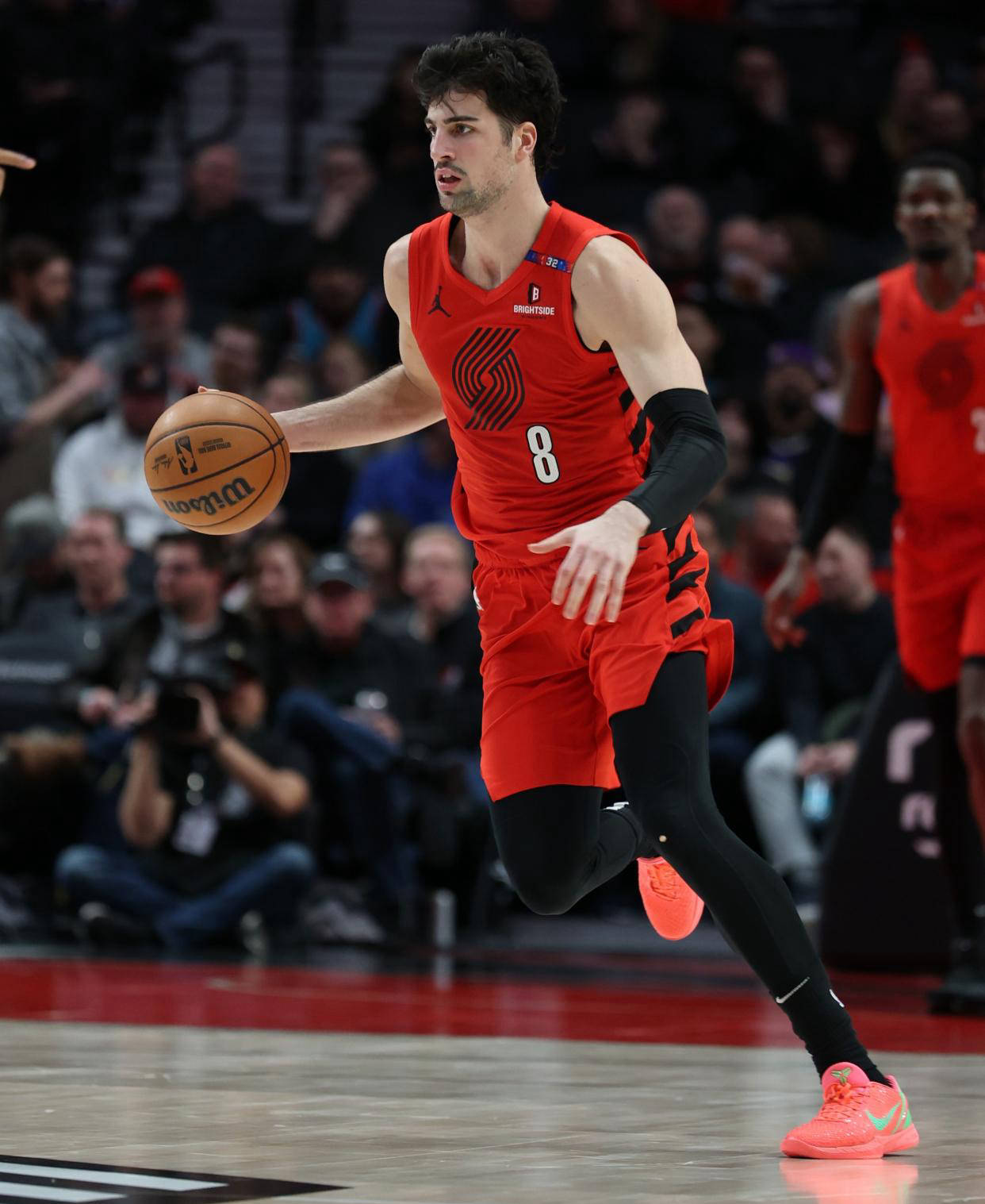 开拓者客场大胜,新援表现出色的简单介绍 开拓者客场大胜,新援表现出色的简单介绍