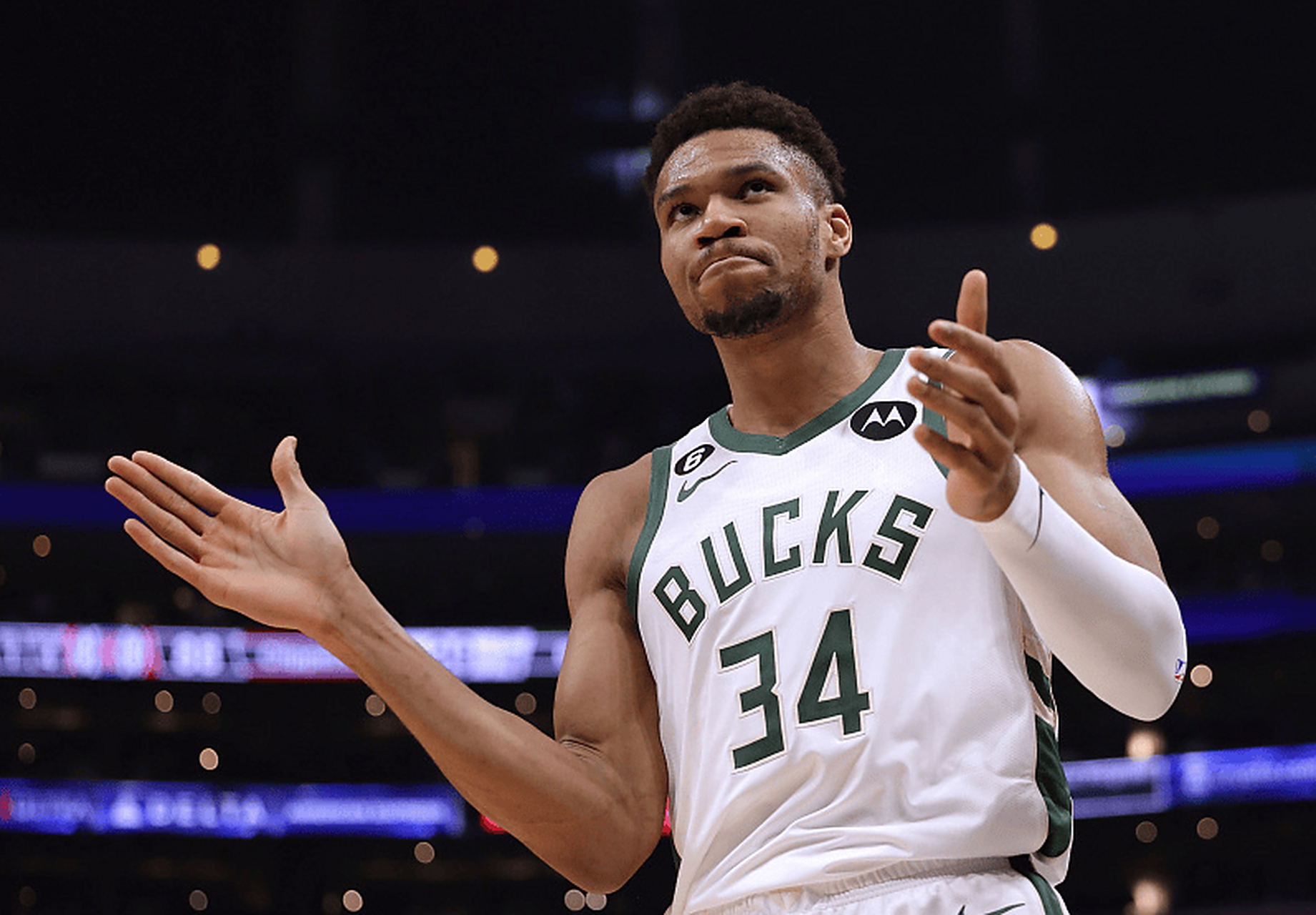 开云体育-关于雄鹿队后卫负伤离场,下场比赛成疑的信息