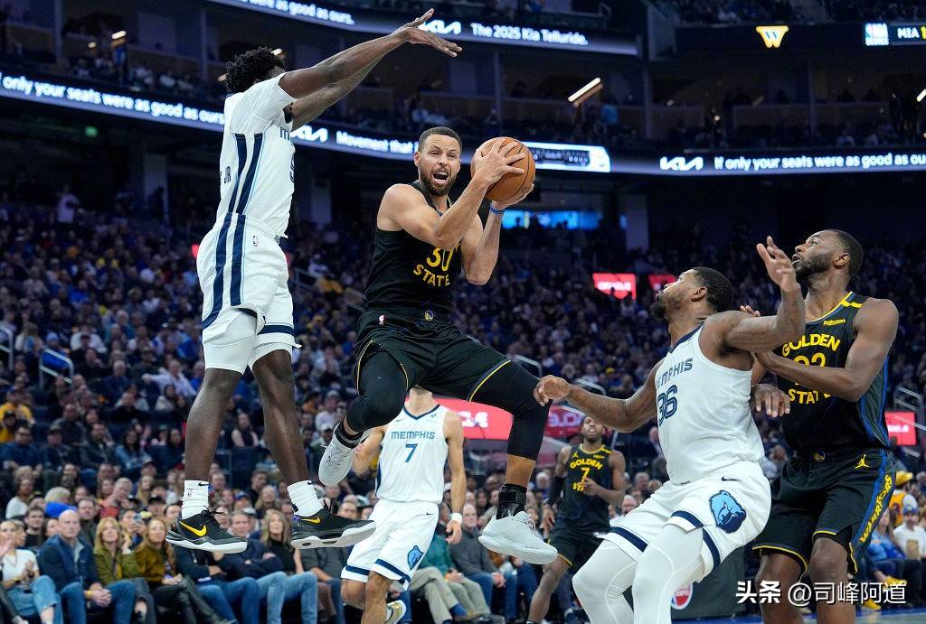 开云体育官网-包含金州勇士轻取DFM，佩德里攻防两端统治比赛鏖战多局小组赛，留下经典瞬间的词条