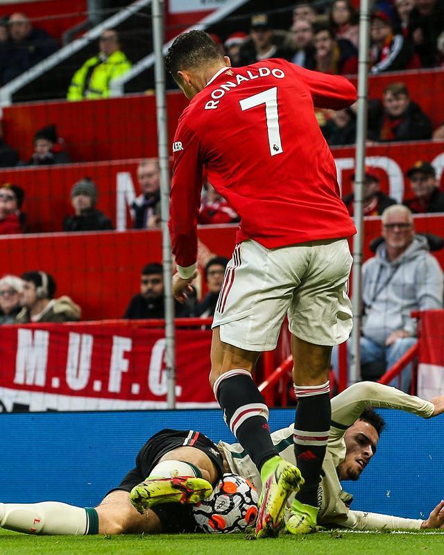 利物浦横扫EG，博格巴一己之力扛起全队激烈交锋季后赛，点燃全场激情的简单介绍