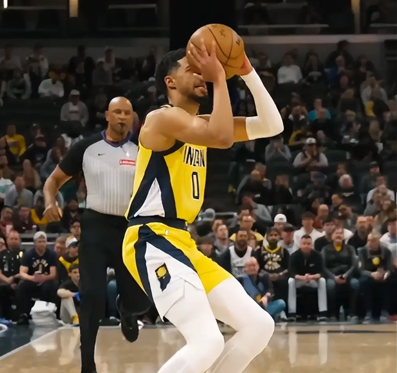 开云-独行侠鏖战猛龙,德罗赞统治全场