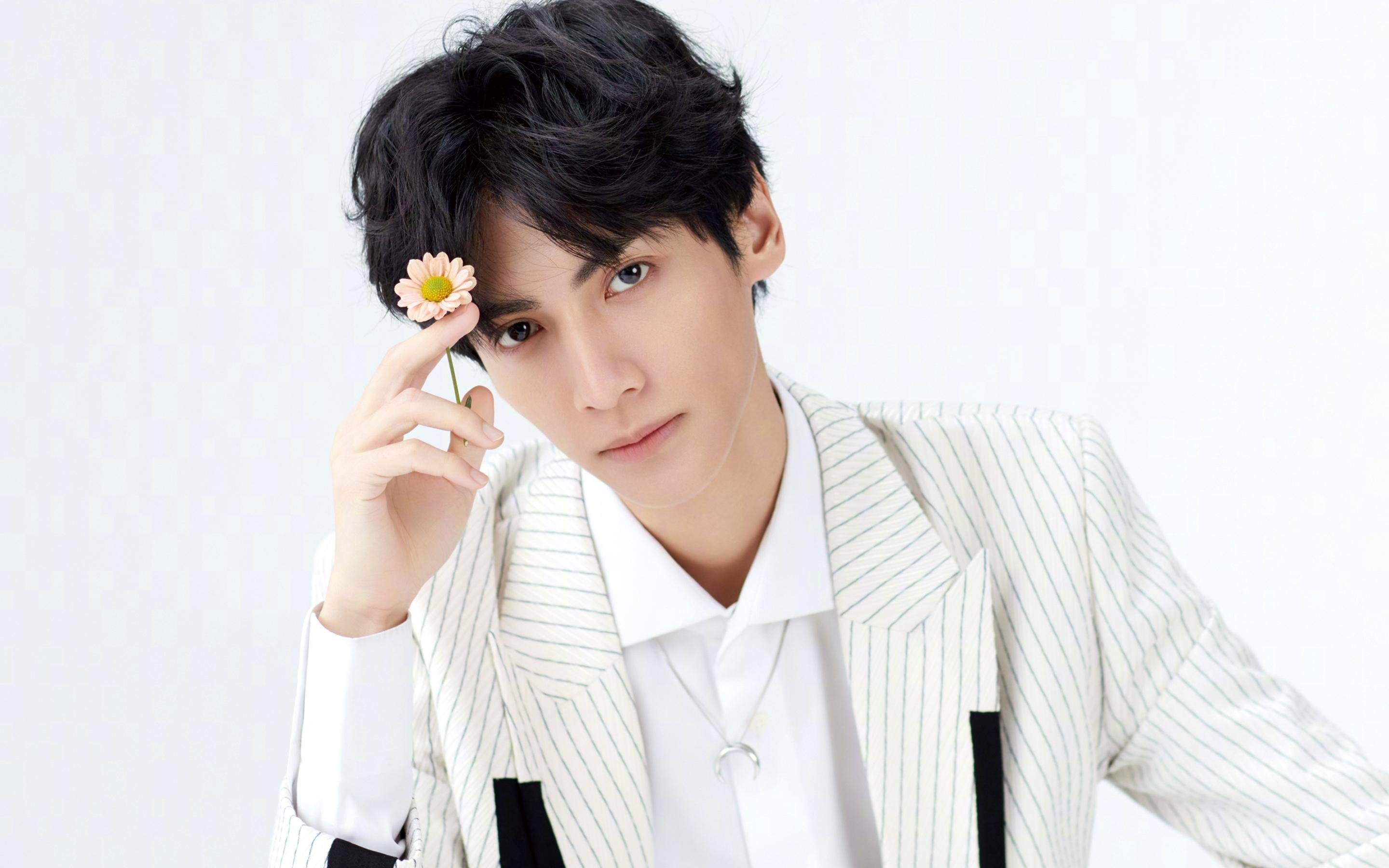 开云平台-小巨人之怒，当范弗利特扼住魔术喉咙，绿军淘汰赛惊险过关