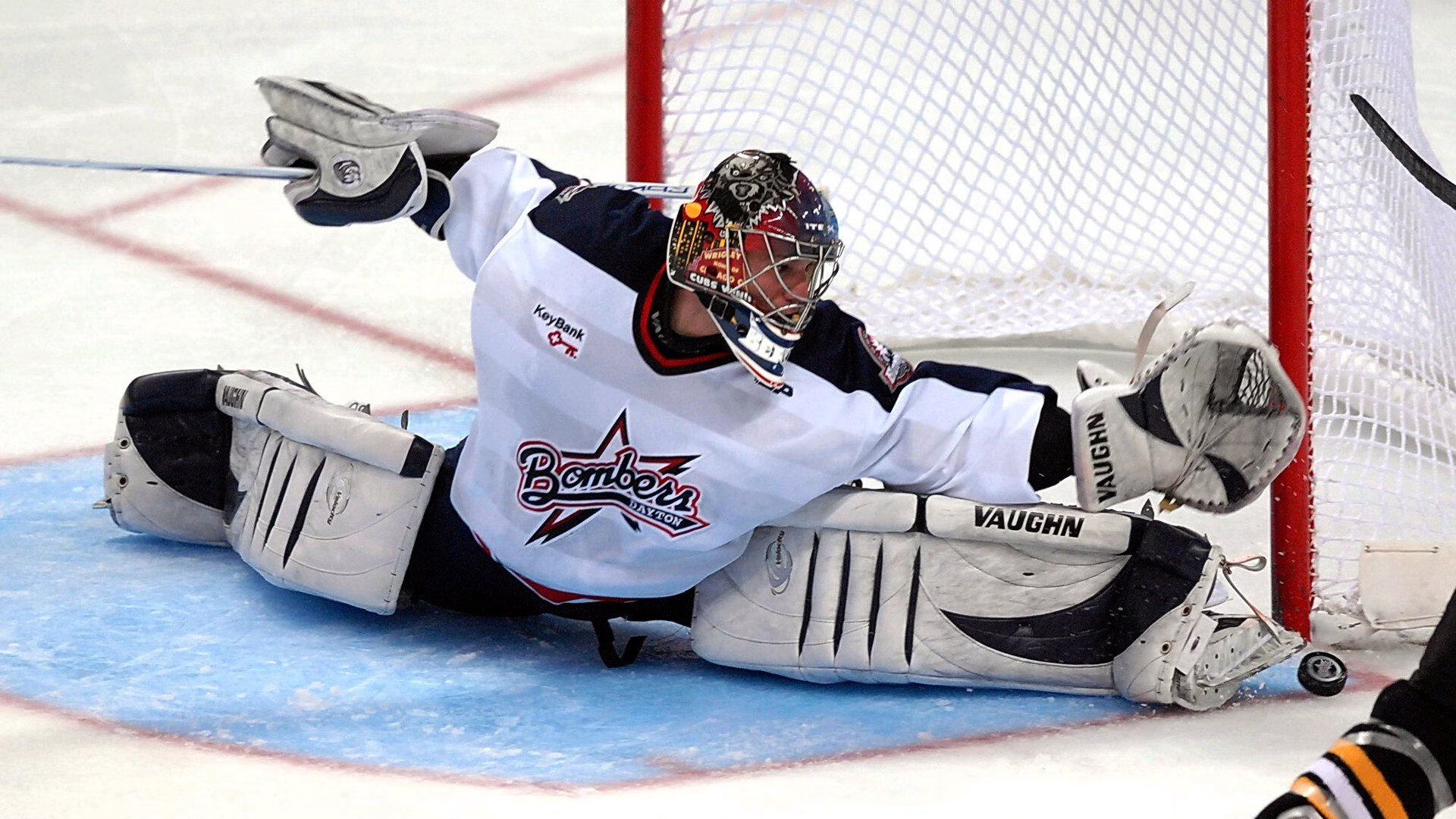 沙暴中劈开铁壁！突尼斯关键战突围拜仁，莱万传奇之夜开刃